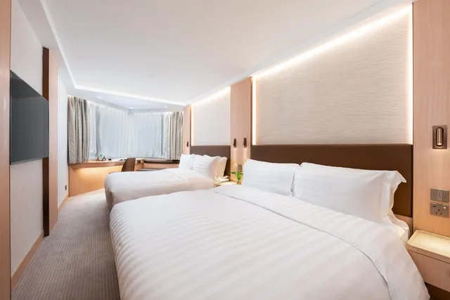 Newly Renovated Non-Smoking City View Family Room with Two Queen Bed، The Kimberley Hotel Hong Kong 2/7
