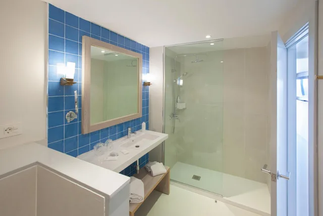 غرفة ديلوكس بسريرين منفصلين بإطلالة، Corallium Dunamar by Lopesan Hotels - Adults Only 3/3