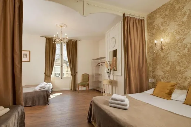 Room, Quintuple، Hotel France Et De Guise 2/4