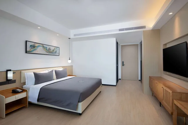 غرفة بسرير كينج، Ramada Encore by Wyndham Jiusuo Downtown 1/1