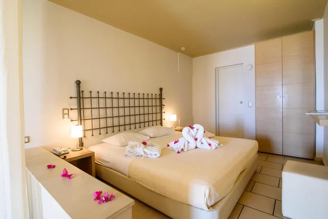 جناح جونيور بحوض استحمام، Antinea Suites and Spa 2/10