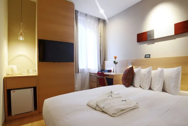 Standard, Double Bed, Unit Bath, Red Roof Inn And Suites Osaka Namba Nippombashi 2/3