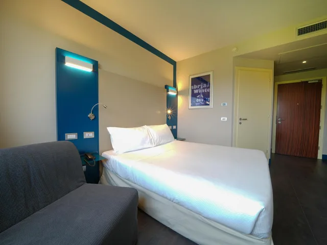 غرفة سوبيريور ثلاثية مع أريكة، La Meridiana Bleisure Hotel 7/10