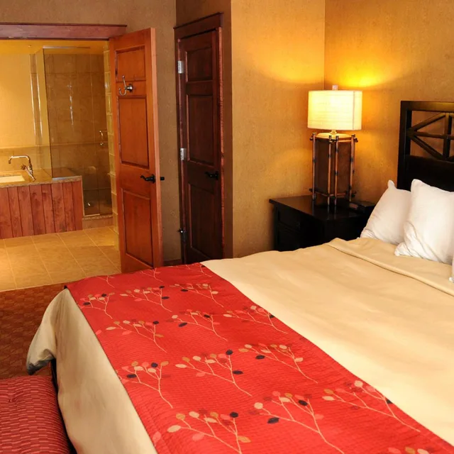 جناح سوبيريور، Slopeside Hotel at Seven Springs Resort 1/2