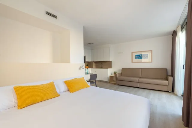 شقة سوبيريور بسريرين منفصلين بشرفة، Apartamentos Atenea Park 1/7