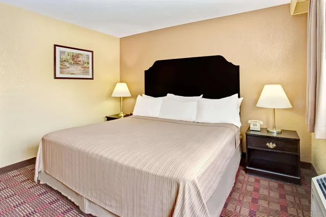 غرفة بسرير كينج لذوي الإعاقة، Howard Johnson By Wyndham Pikesville 1/1