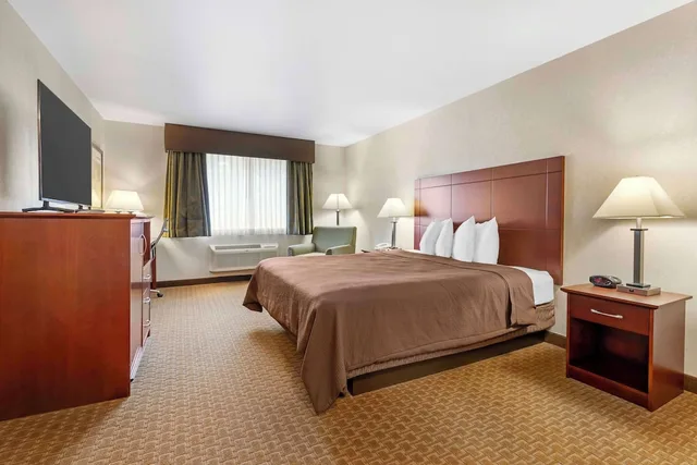 Standard, King Bed, Accessible, Best Western Wittenberg Inn 1/7