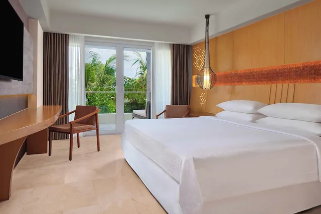 غرفة ديلوكس بسرير كينج بشرفة، Four Points By Sheraton Bali Ungasan 1/6