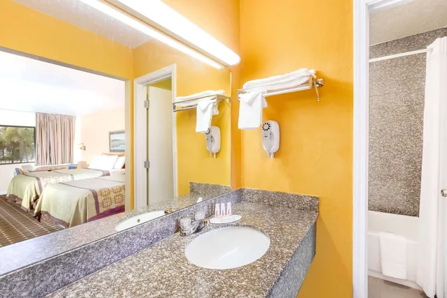 غرفة بسرير كوين للمدخنين، Days Inn By Wyndham Little River 1/1