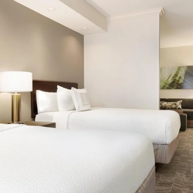 جناح بسريرين كوين مع سرير سحّاب إضافي مع أريكة بحوض استحمام لذوي الإعاقة، SPRINGHILL SUITES BY MARRIOTT WEST PALM BEACH I-95 1/3