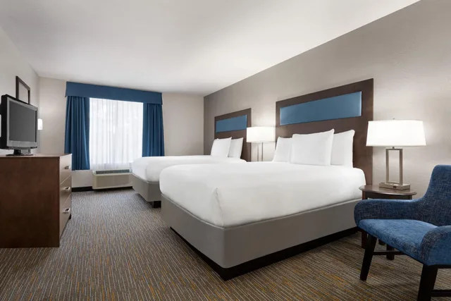 Deluxe, 2 Queen Beds, Accessible, Wingate by Wyndham Southport 2/5