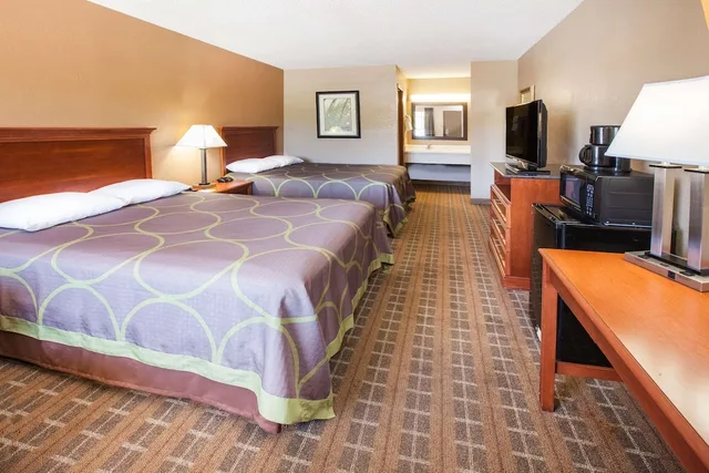 غرفة قياسية بسريرين كوين للمدخنين، Super 8 By Wyndham Clinton 1/2