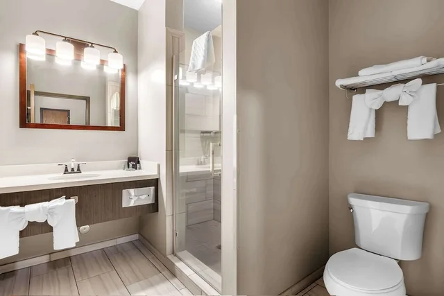 غرفة قياسية بسرير كينج مع أريكة بمطبخ صغير، Best Western Sawtooth Inn & Suites 5/6