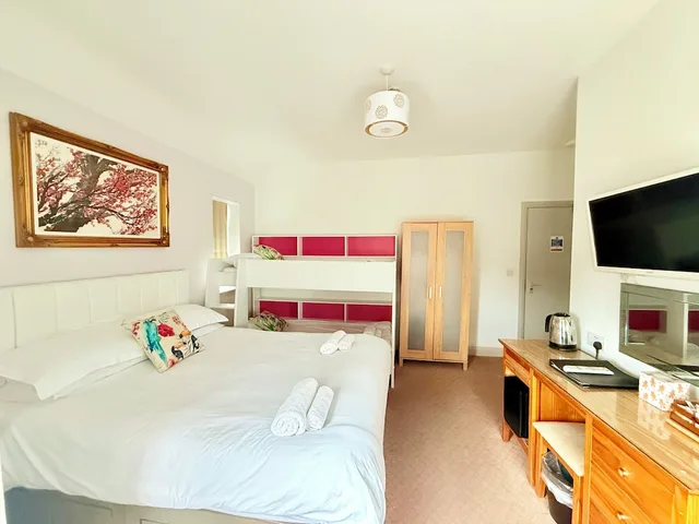 Family, 1 King and 1 Single Beds, Oxford Guest House 1/5