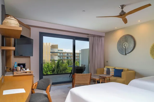 جناح جونيور بسرير مزدوج بإطلالة جزئية على البحر، Haven Riviera Cancun Resort & Spa All Inclusive - Adults Only 2/4