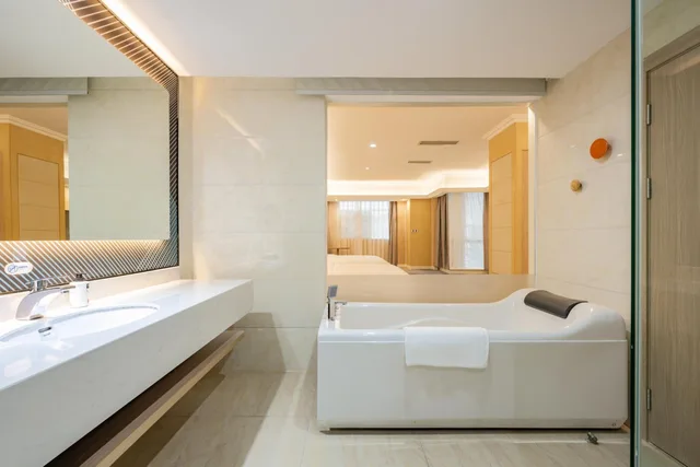 Standard, Bath and Shower، Holiday Inn Express Chengdu Tianfu Square an IHG Hotel 4/5