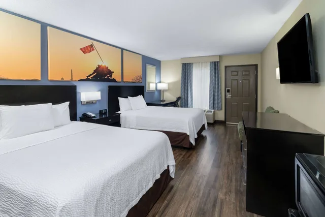 غرفة قياسية بسريرين كوين، Days Inn By Wyndham Clarksville North 2/6