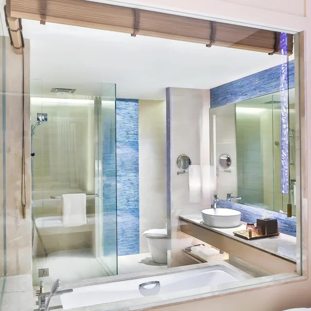غرفة بإطلالة على البحر بشرفة، Renaissance Pattaya Resort Spa 9/10