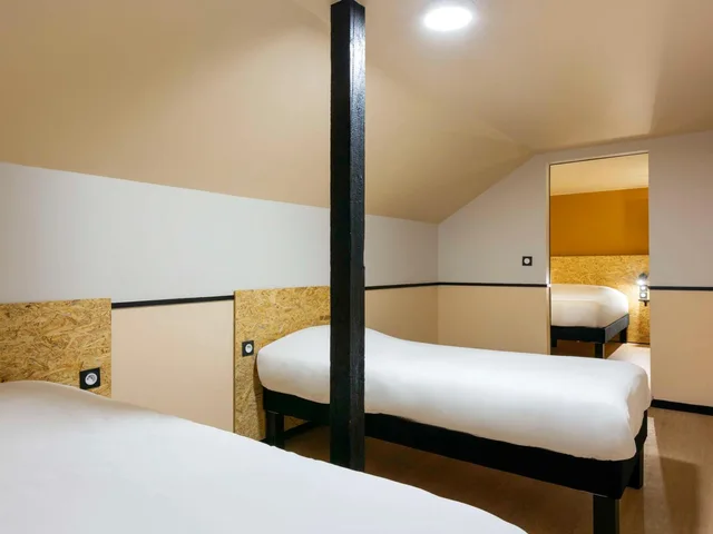 Pop, 1 Double and 1 Single Bed، Greet Hotel Villeneuve La Garenne 6/10