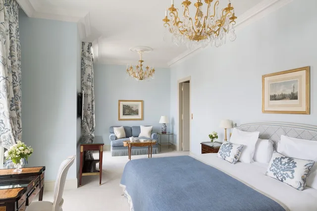 Junior Suite, King Bed, Skyline View، Le Bristol Paris 2/3
