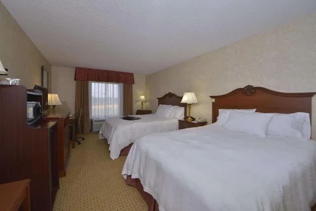استوديو بسريرين كوين مع أريكة لذوي الإعاقة، Hampton Inn Wytheville 1/1