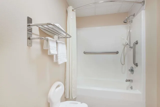 جناح استوديو بسرير كينج، Super 8 by Wyndham Mt. Carmel IL 9/10