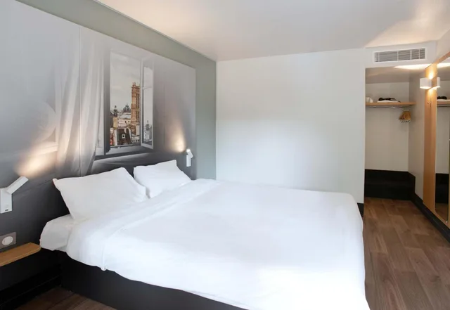 غرفة بسرير كوين لذوي الإعاقة، B&B HOTEL Louveciennes 2/6