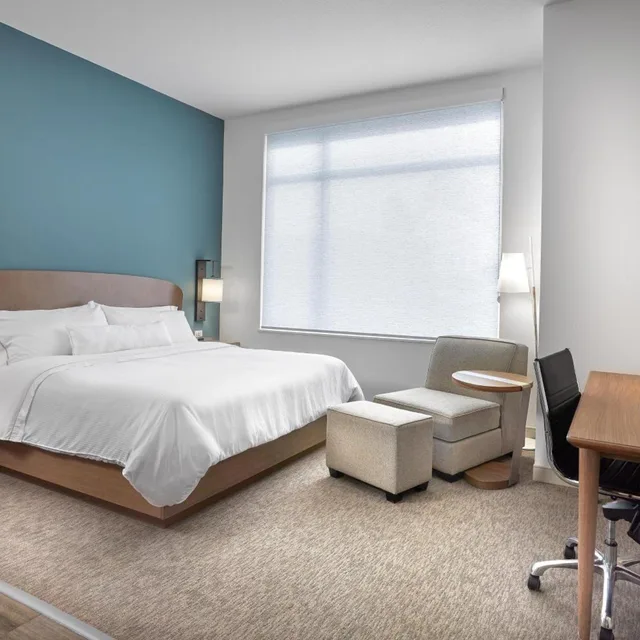 غرفة بسرير كينج، Element Edmonton West 1/7
