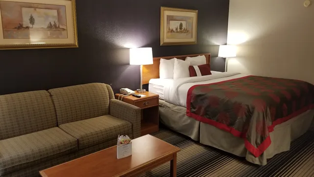 غرفة قياسية بسرير كينج، Travelodge by Wyndham Pueblo 4/8
