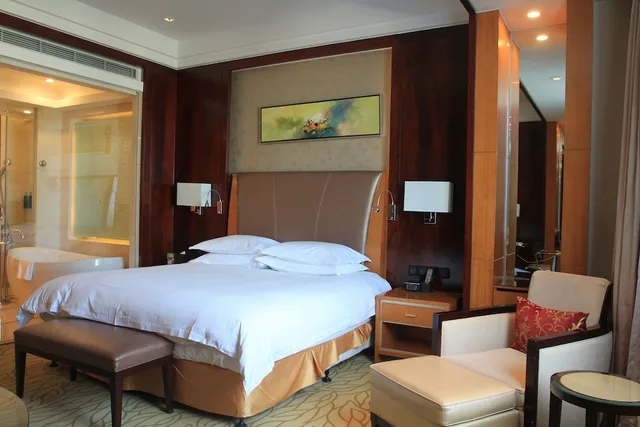 غرفة تنفيذية بسرير كينج مع دخول صالة النادي، Doubletree By Hilton Qinghai Golmud China 2/4