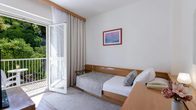 غرفة قياسية مفردة بإطلالة على المتنزه بشرفة، Splendid Hotel Dubrovnik 8/10