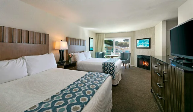 Room, 2 Queen Beds, Partial View، Cambria Landing Inn & Suites 1/2