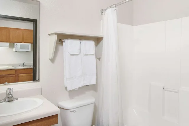 غرفة قياسية بسرير مزدوج، Woodspring Suites Fort Worth Forest Hill 2/2