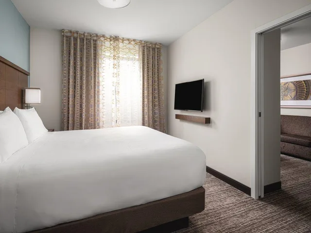 جناح بسرير كينج بغرفة نوم واحدة لذوي الإعاقة، Staybridge Suites Seattle - South Lake Union 1/4