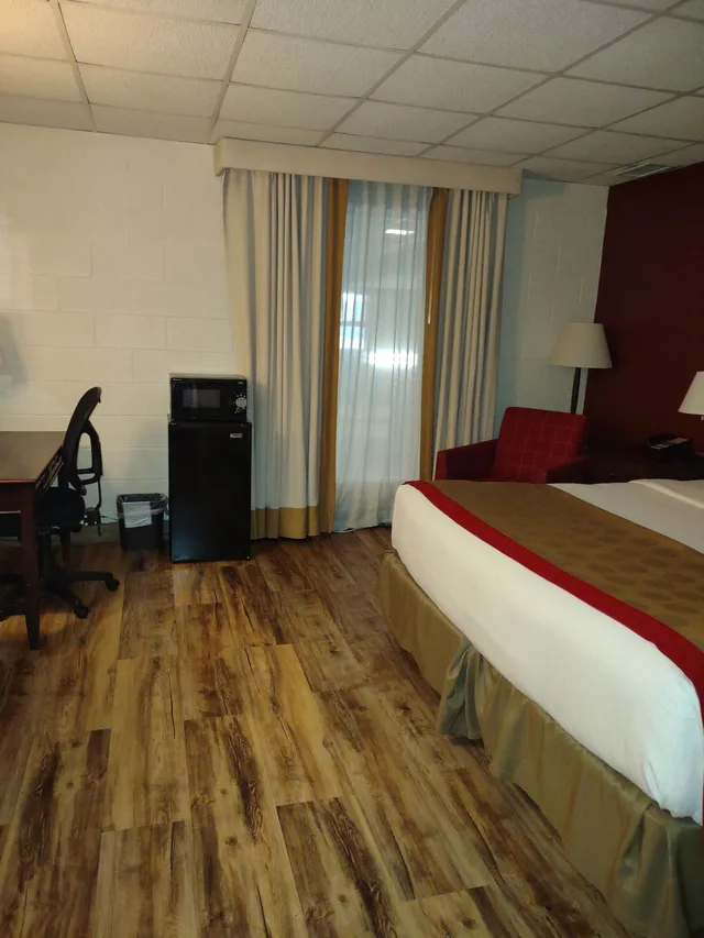 جناح بسريرين كينج بإطلالة على المسبح بغرفتي نوم، Albert Lea Inn & Suites 7/10