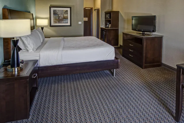 1 Bedroom, Suite, Accessible, Hilton Garden Inn Tulsa Midtown 2/4