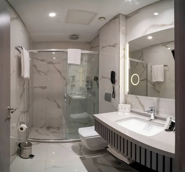 جناح عائلي بسرير كوين بشرفة، Icon Hotel Bomonti Istanbul 3/4