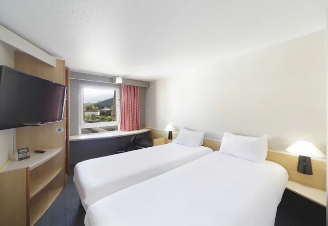 غرفة قياسية بسريرين منفصلين، B&B HOTEL Lourdes Centre Gare 3 etoiles 2/5