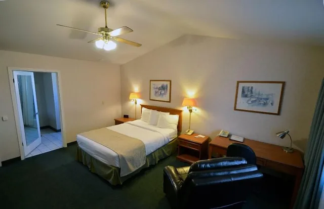 غرفة بسرير كوين لذوي الإعاقة، Garden Inn and Suites 1/2