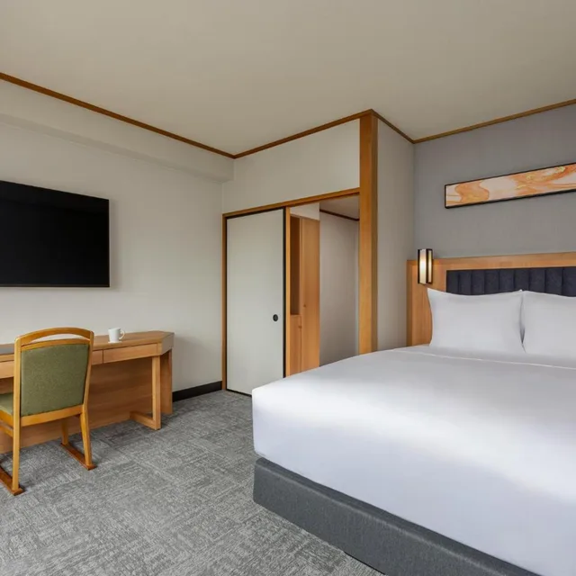 غرفة يابانية غربية قياسية بسرير كوين، ANA Crowne Plaza Chiryu 1/3