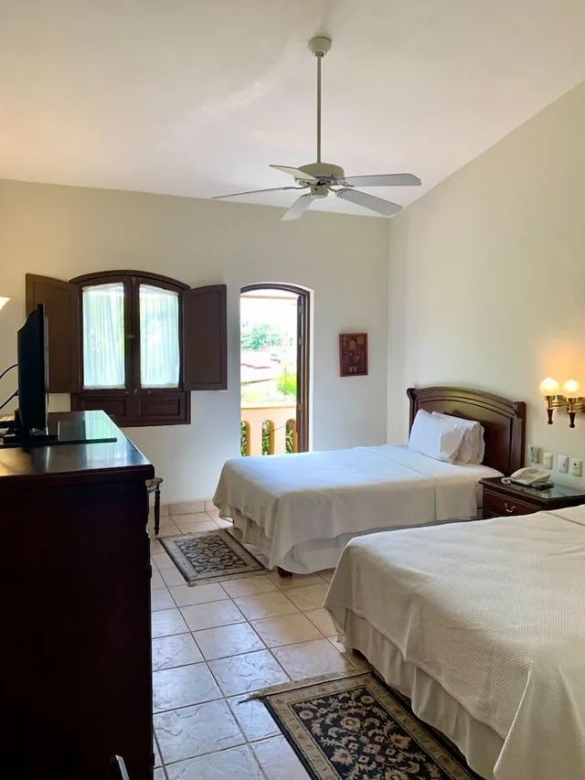 غرفة فاخرة بسرير كينج بشرفة، Hacienda Los Laureles 2/7