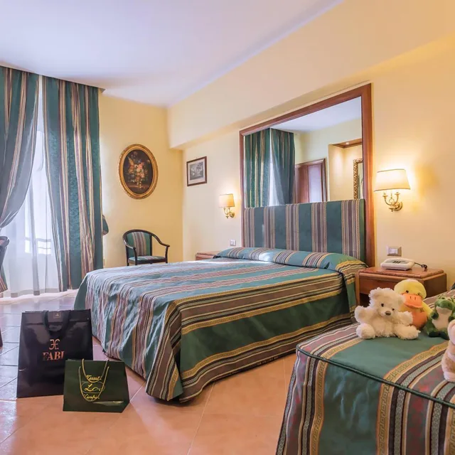 غرفة ثلاثية، Raeli Hotel Lux 6/10