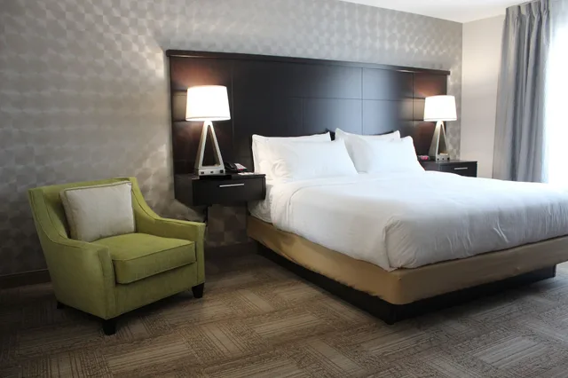 جناح بسرير كينج بغرفة نوم واحدة بمطبخ لذوي الإعاقة، STAYBRIDGE SUITES MIAMISBURG 1/2