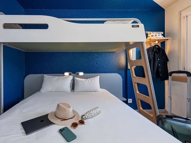 غرفة ثلاثية بسرير مزدوج وسرير بطابقين، Ibis Budget Strasbourg Sud Illkirch Geispolsheim 8/10