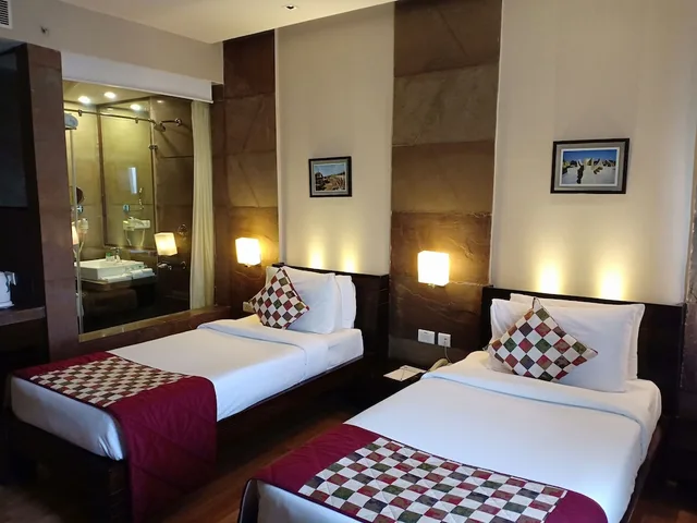 غرفة ديلوكس بسريرين منفصلين للمدخنين، Ramada by Wyndham Ajmer 1/8