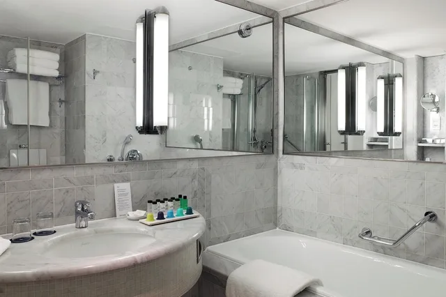 غرفة تنفيذية بسريرين منفصلين، Sheraton Paris Charles de Gaulle Airport Hotel 3/5