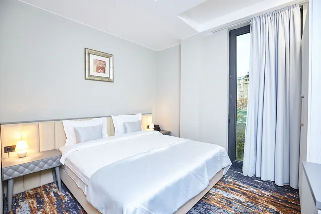 غرفة قياسية بسريرين منفصلين بإطلالة على المدينة بشرفة، Brosse Garden Hotel 5/10