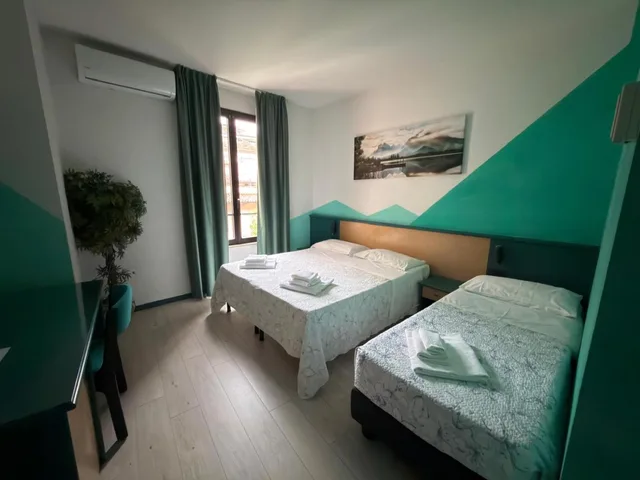 Room, Triple, Plaza 4/10