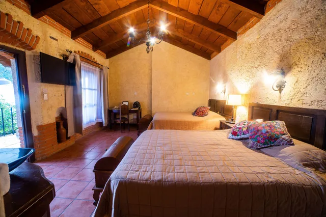 غرفة قياسية رباعية بسريرين كوين، Naif Boutique Hotel & Gallery 4/10