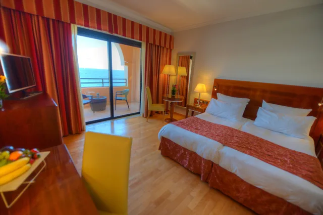 غرفة سوبيريور بسرير مزدوج أو سريرين منفصلين، Radisson Blu Resort Malta St Julians 1/2